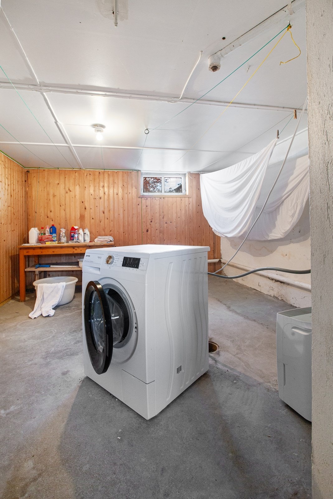 Kjelleren inneholder 4 boder, 1 WC samt vaskerom. Galleribilde