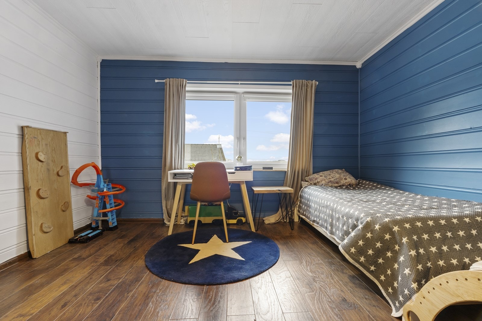 Det er 1 soverom på hovudplan Galleribilde