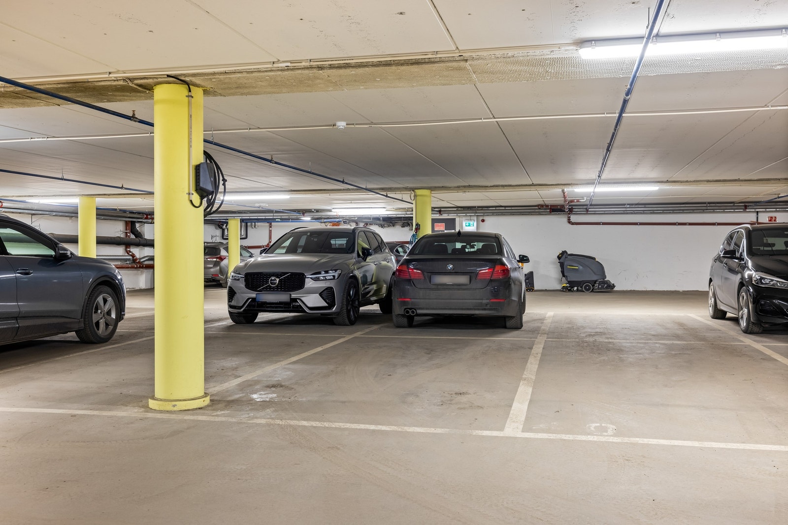 Med leiligheten følger en garasjeplass med elbillader i felles garasjeanlegg. Galleribilde