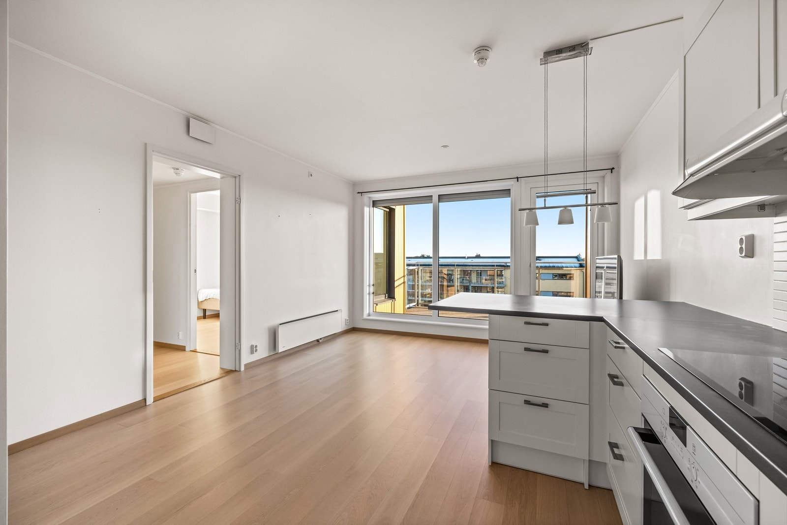 I stuen er det god plass til både sofagruppe og TV-møblement. Galleribilde