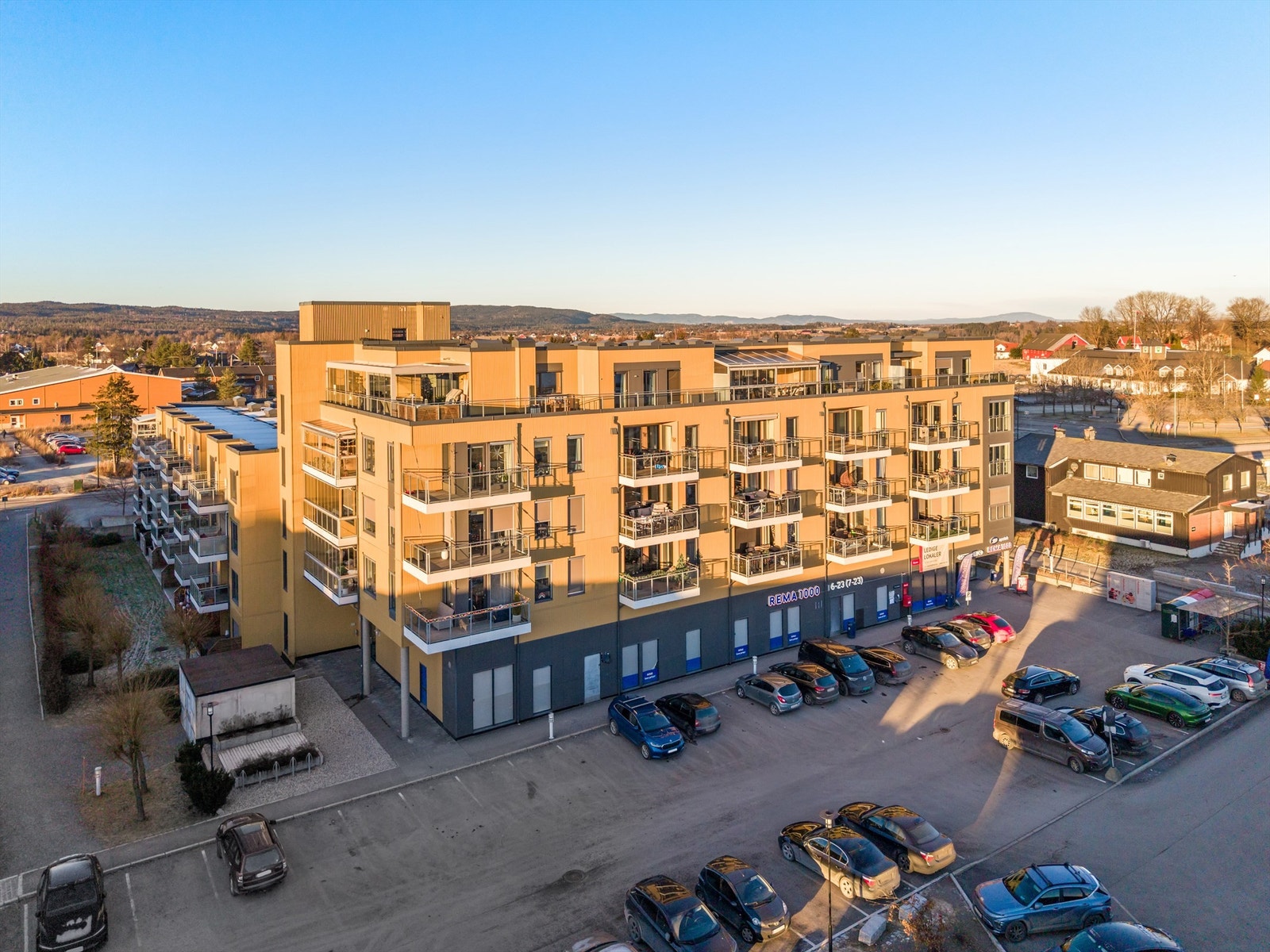 Tøffelavstand til Rema 1000 som ligger i byggets 1. etasje. Galleribilde