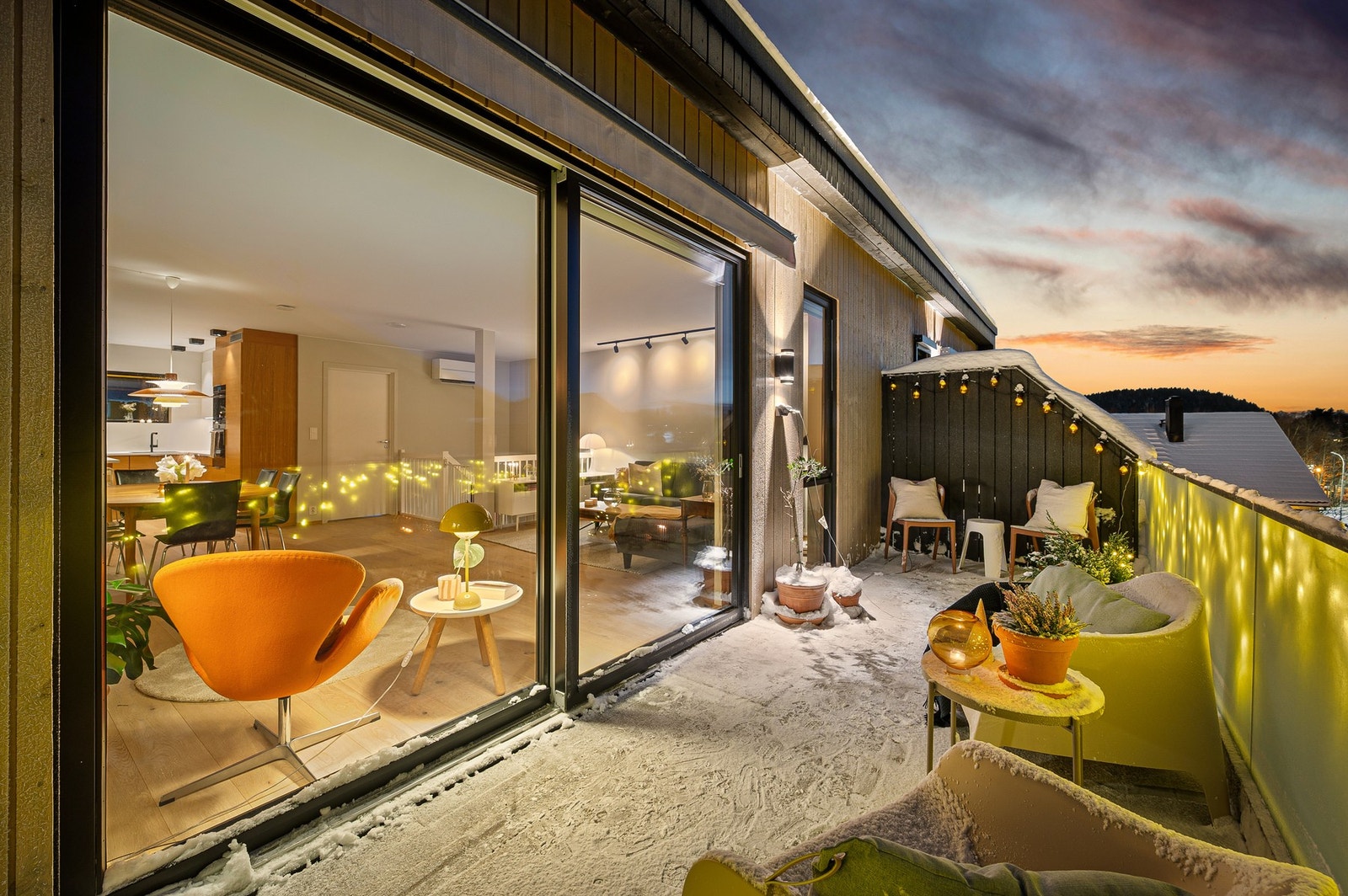 Boligen har solrike uteområder med lang solgang. Galleribilde