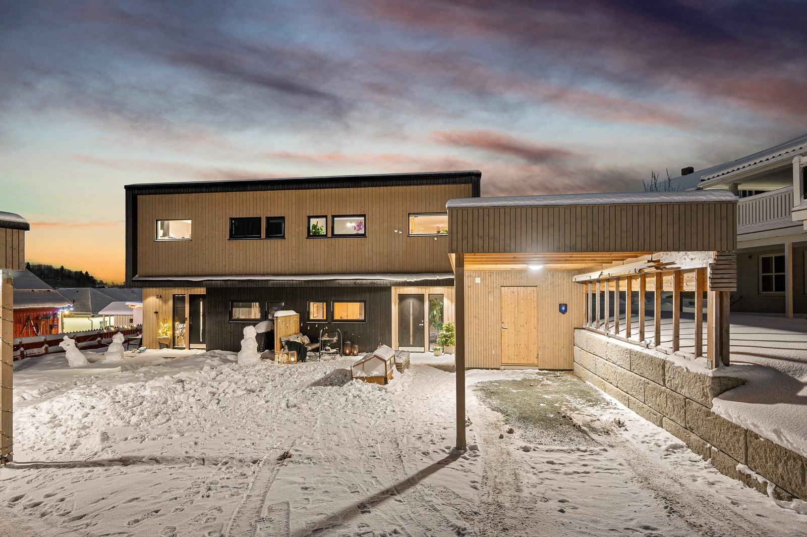 Moderne familiebolig fra 2021. Vertikaldelt tomannsbolig. Galleribilde