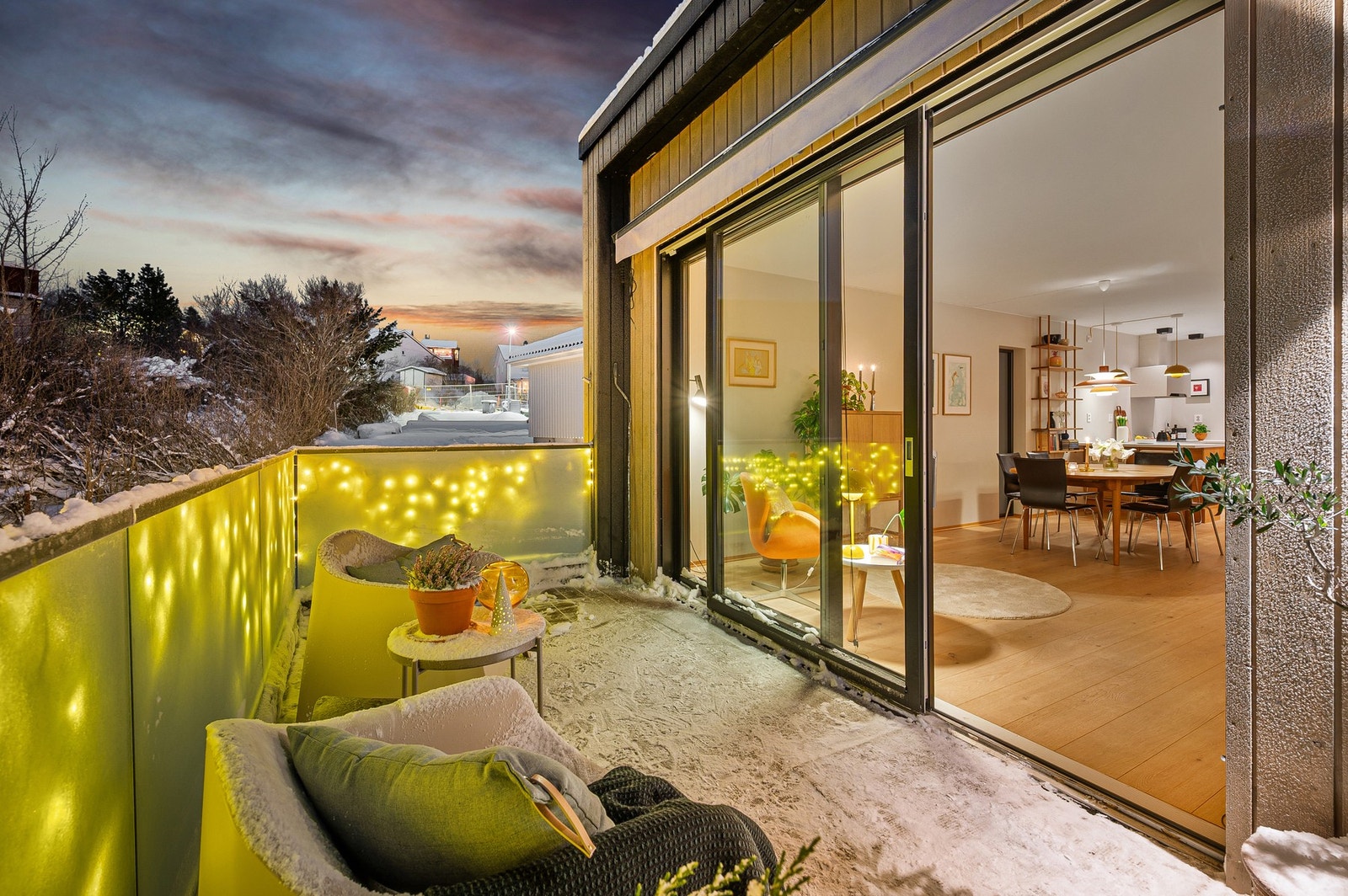 Det er montert markise som medfølger i handelen. Galleribilde