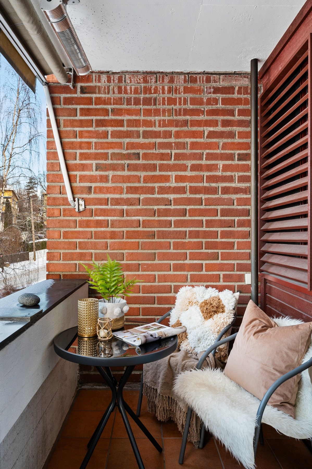 Leiligheten har en flott balkong på 4 kvm med god plass til sittegruppe - perfekt for avslappende stunder utendørs. Galleribilde