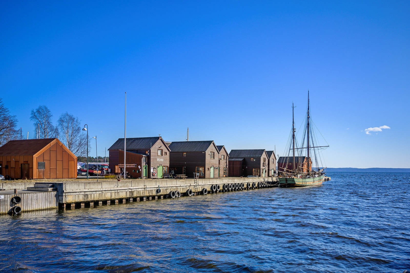 Flott sjøutsikt fra Lysaker Brygge. Galleribilde