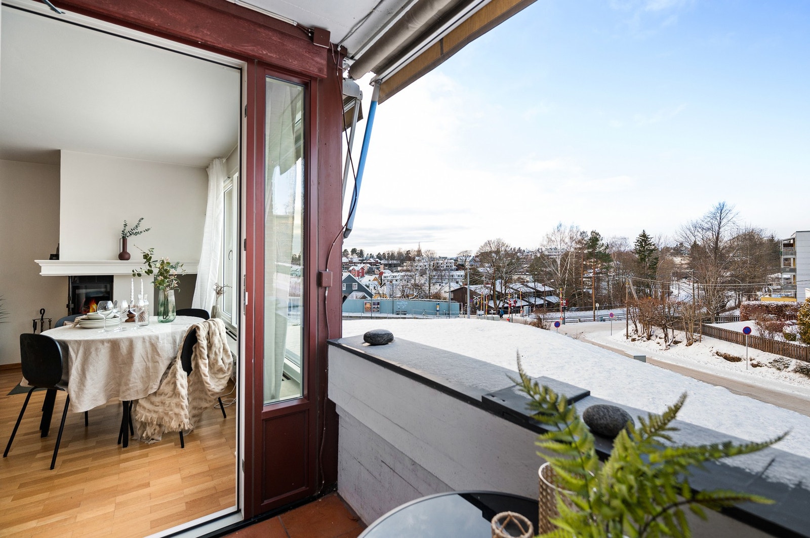 Balkongen har adkomst fra stuen. Galleribilde