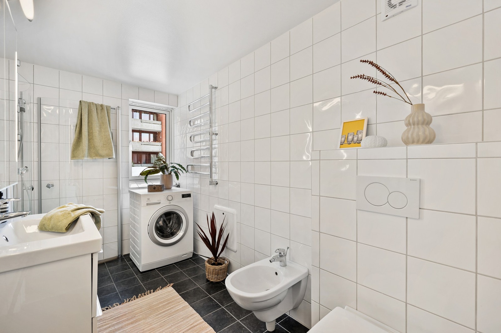 Leilighetens bad er fra 2015. Galleribilde