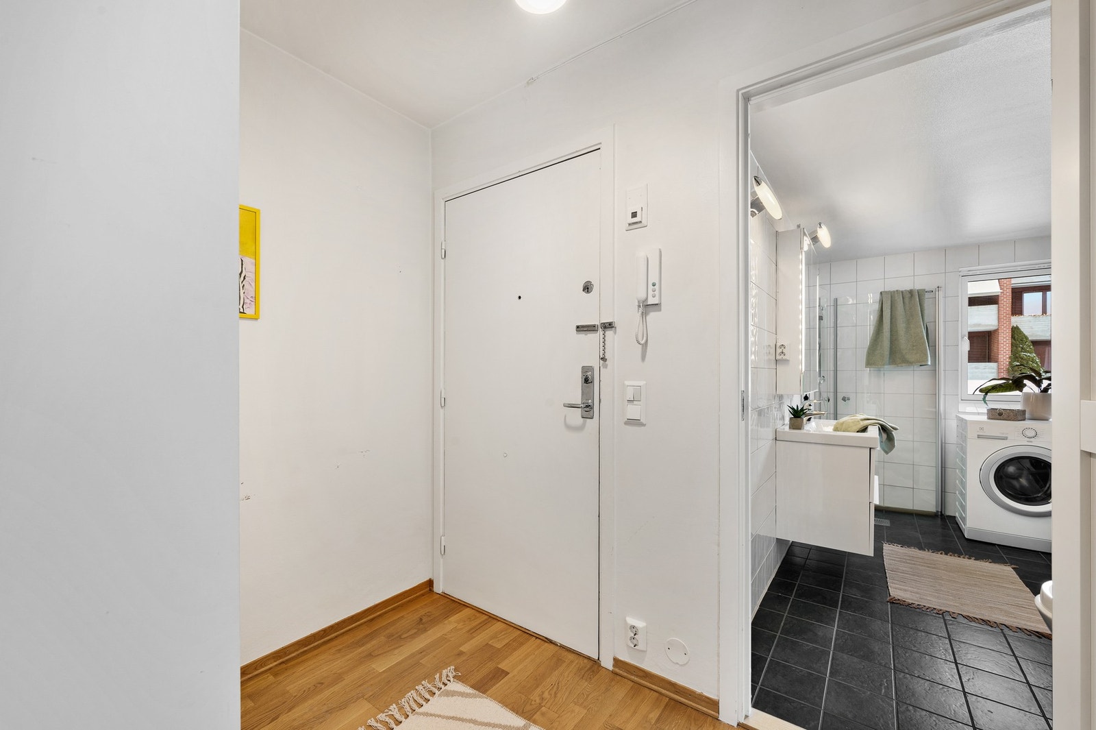 Entre med callinganlegg for enkel adkomst for gjester. Galleribilde