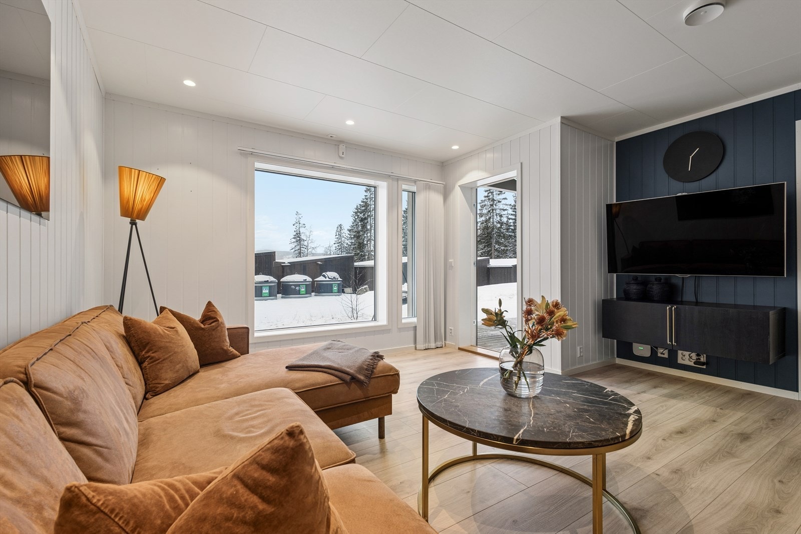 Det er varmekabler i gulv i stue/kjøkken. Galleribilde