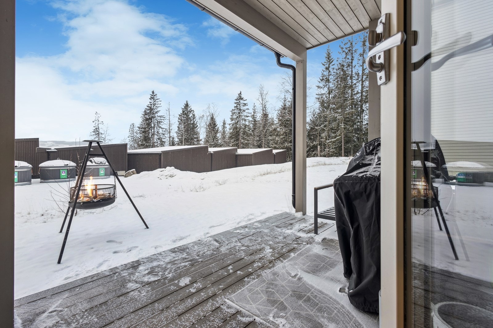 Utenfor stuen har du en herlig markterrasse hvor du kan nyte godværsdagene. Galleribilde