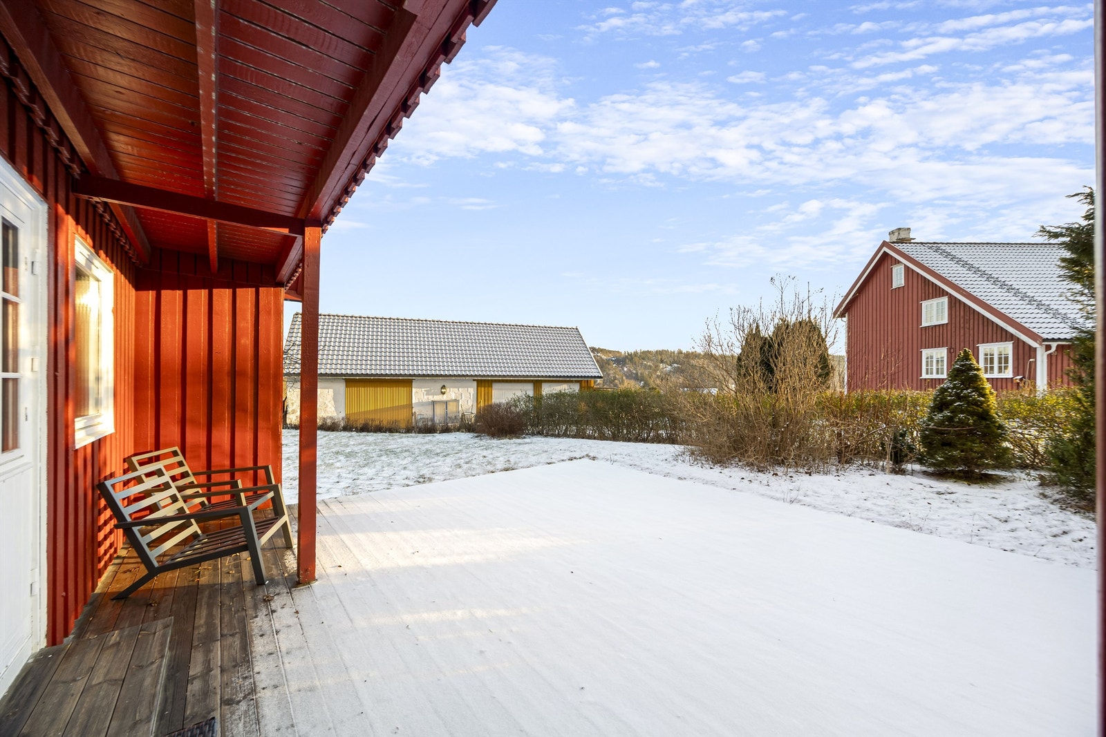 Plattingene har sol fra tidlig morgen til ca. kl. 19 midtsommers. Galleribilde