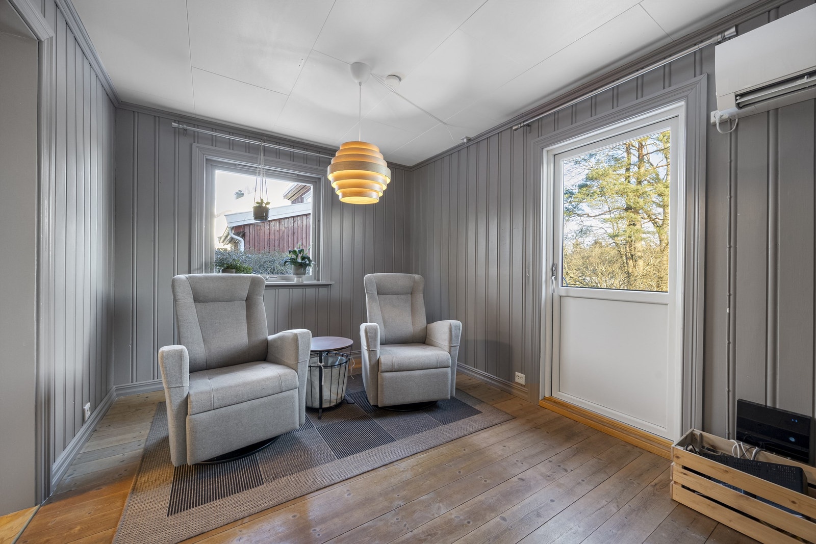 Stue med utgang til platting. Galleribilde