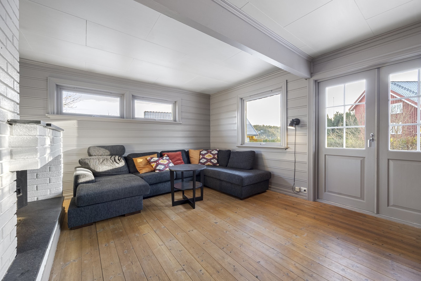 Stue med utgang til platting. Galleribilde