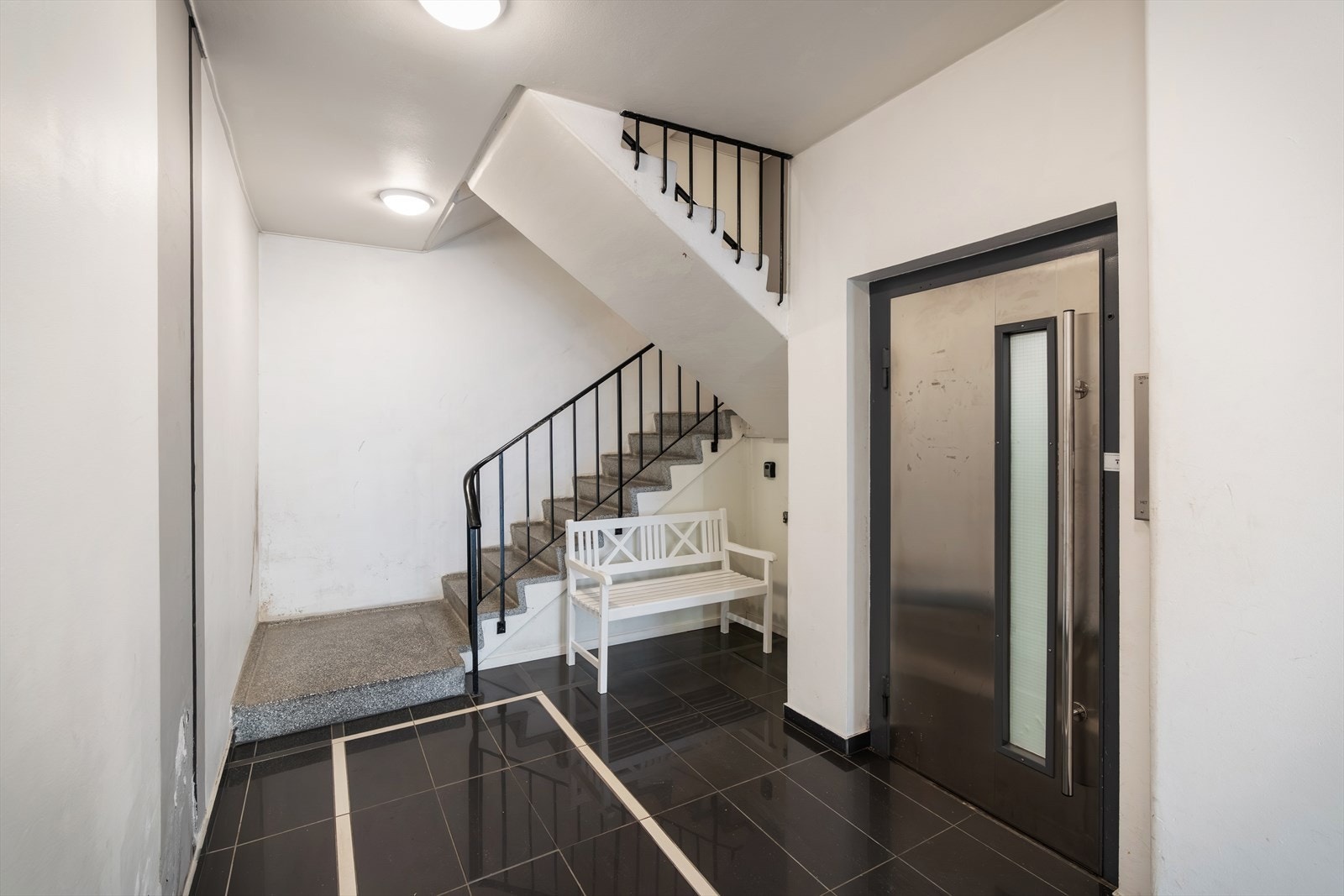 - Heis i bygget gjør hverdagen praktisk og komfortabel - Galleribilde