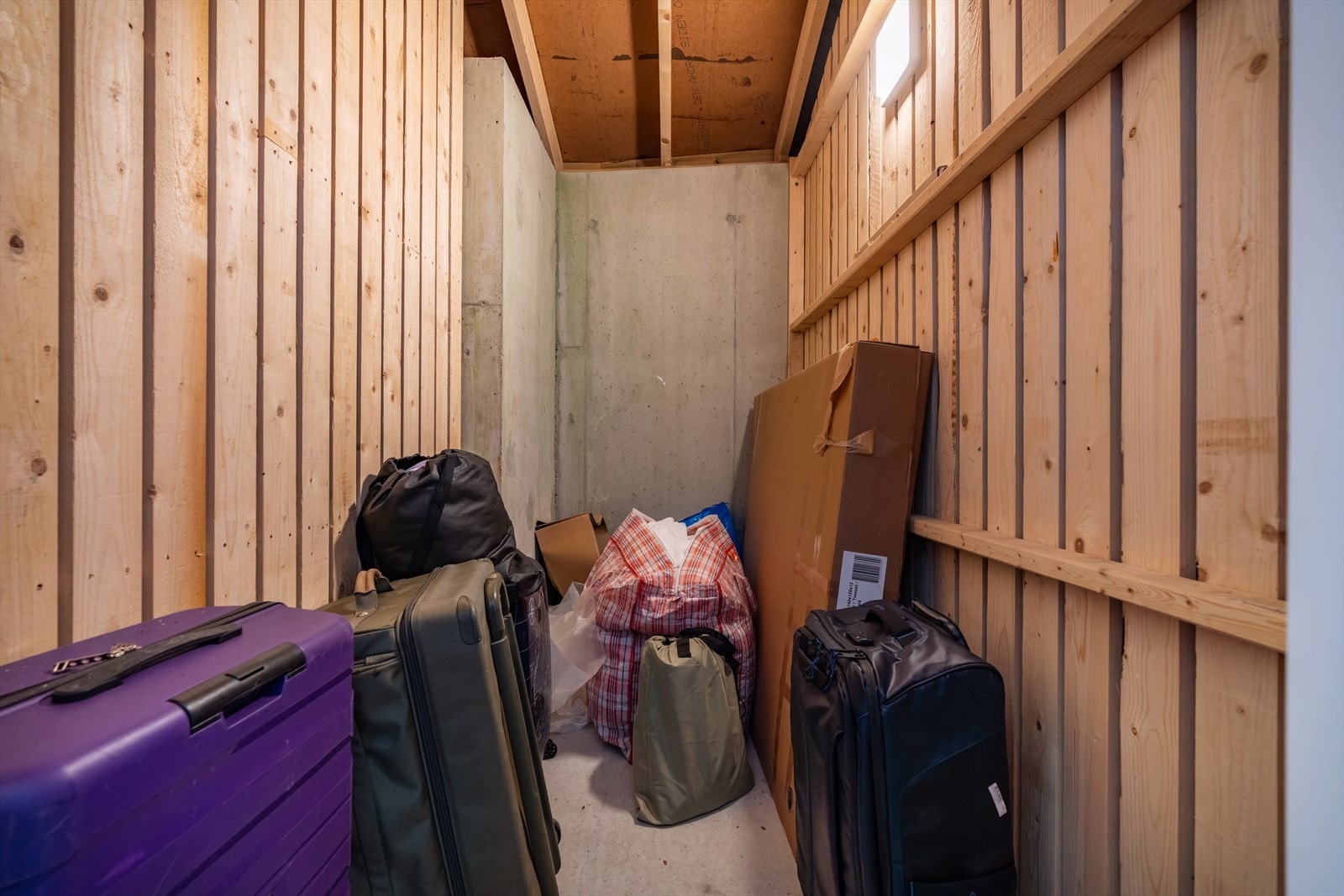 - Leiligheten disponerer en ekstern bod på 3,6 m² i andre etasje - Galleribilde