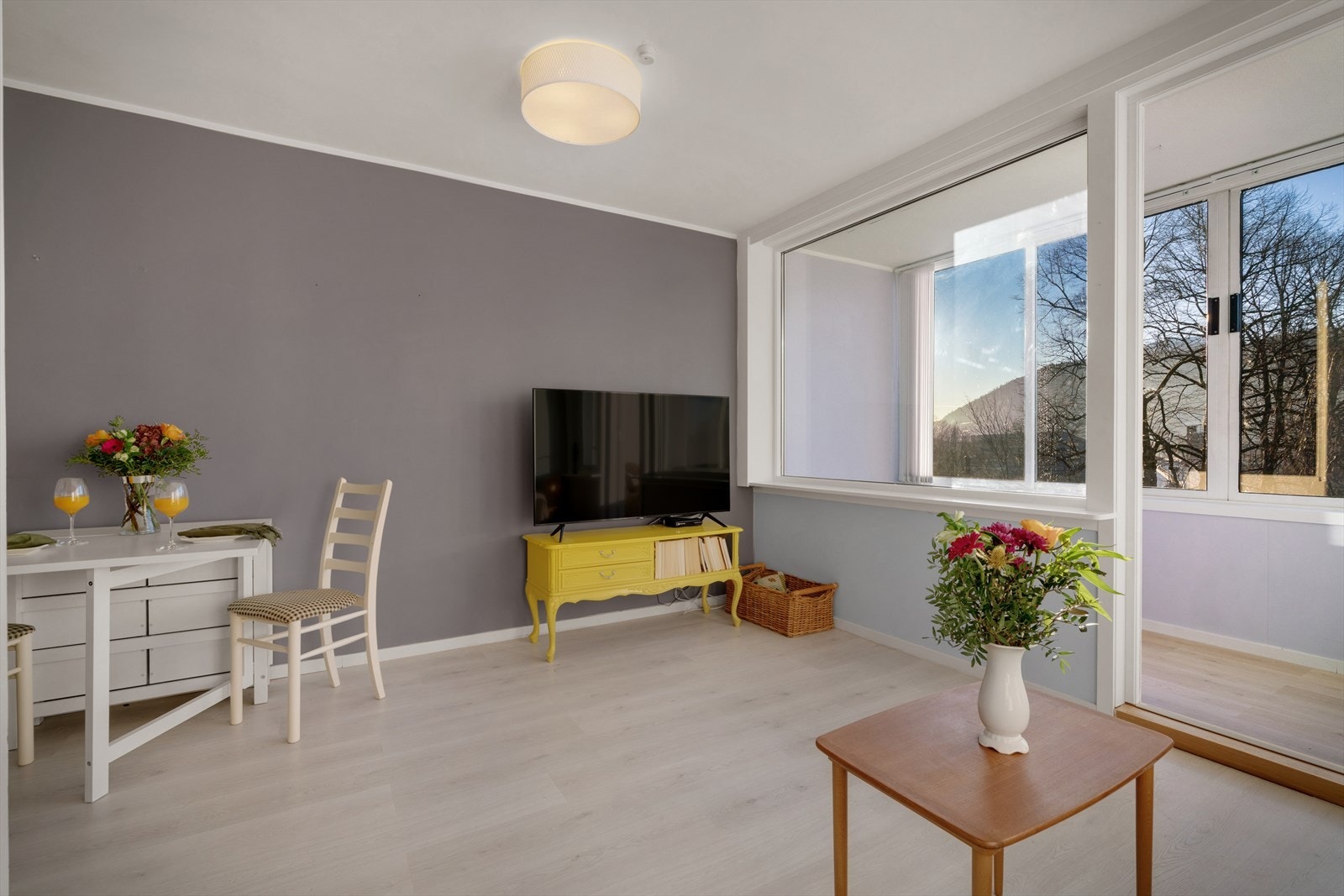 - Plass til TV og TV-benk etter eget ønske - Galleribilde