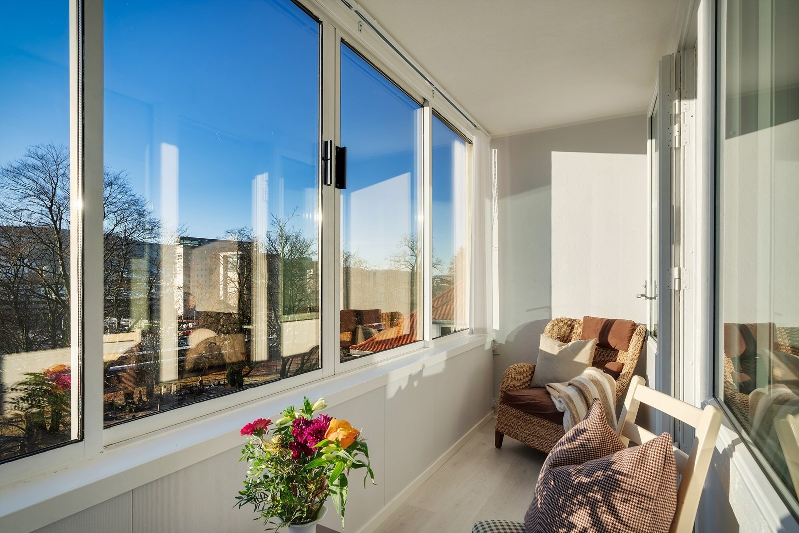 - Den innglassede balkongen gjør det mulig å bruke den året rundt - Galleribilde