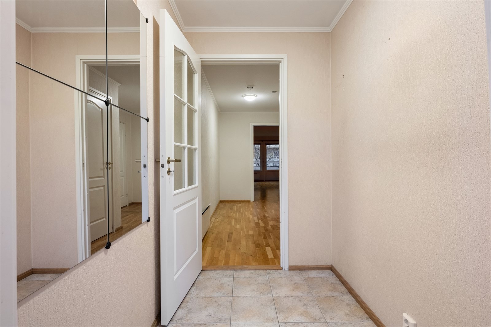 Innbydende entré/vindfang. Galleribilde