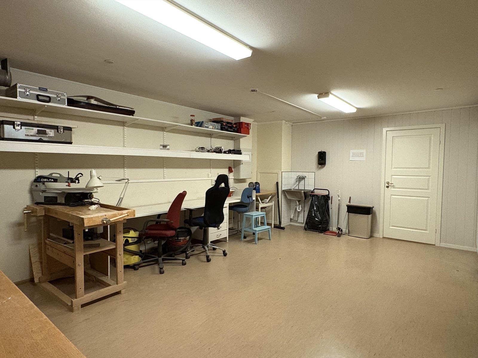 Leiligheten har kort avstand til hobbyrom som kan benyttes av beboerne. Det er også gjesteleiligheter og trimrom som kan benyttes. Galleribilde