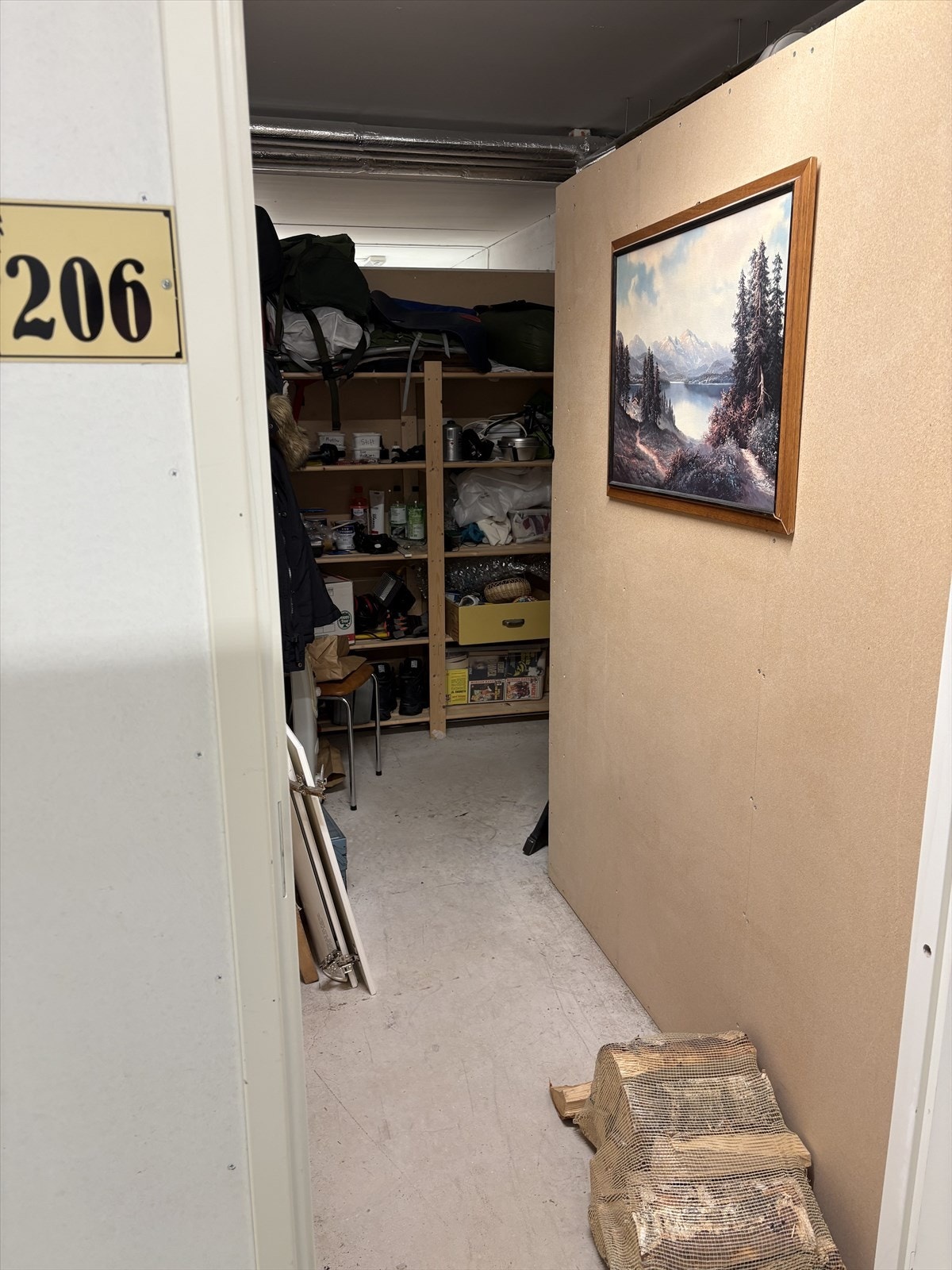 Praktisk bod i lukket område. Galleribilde