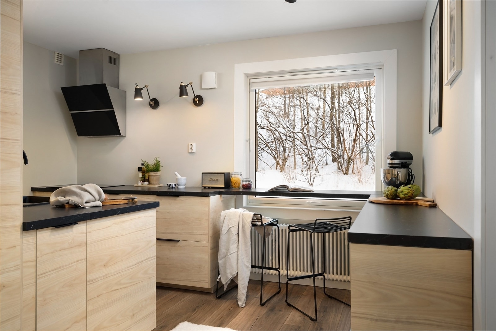 Hyggelig barløsning under vindu med en behagelig utsikt - perfekt for frokost og en kaffekopp på morgenkvisten! Galleribilde