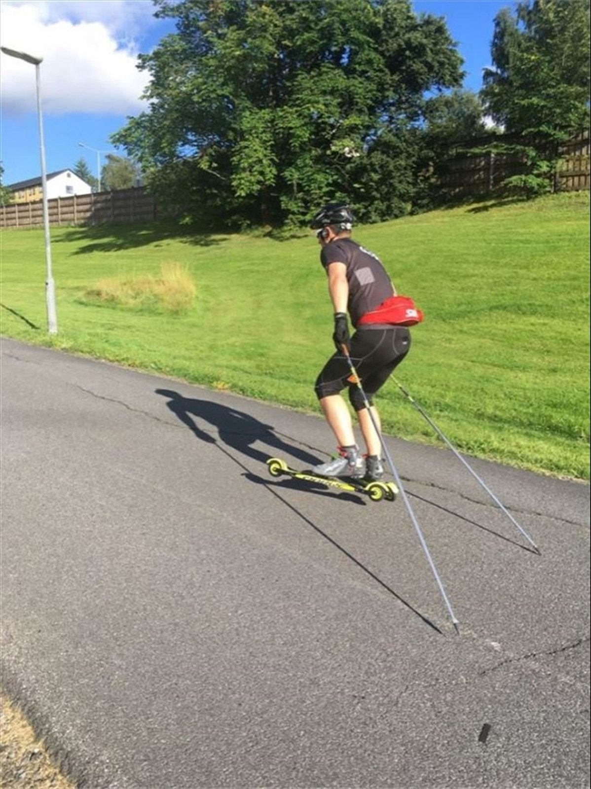 Sykkel- og gangvei ved siden av borettslaget, som fører ned til Sinsenkrysset og videre ned til Grünerløkka Galleribilde