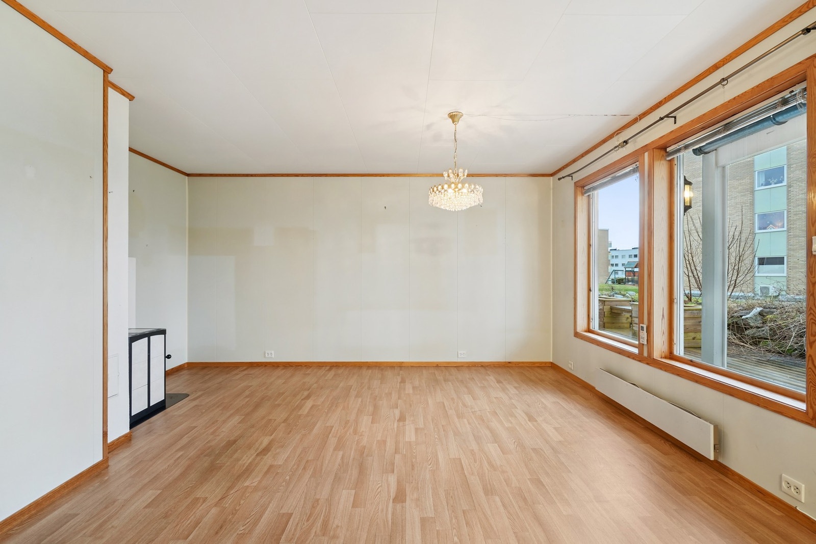 Det er plass til møblering av sittegruppe på stuen. Galleribilde