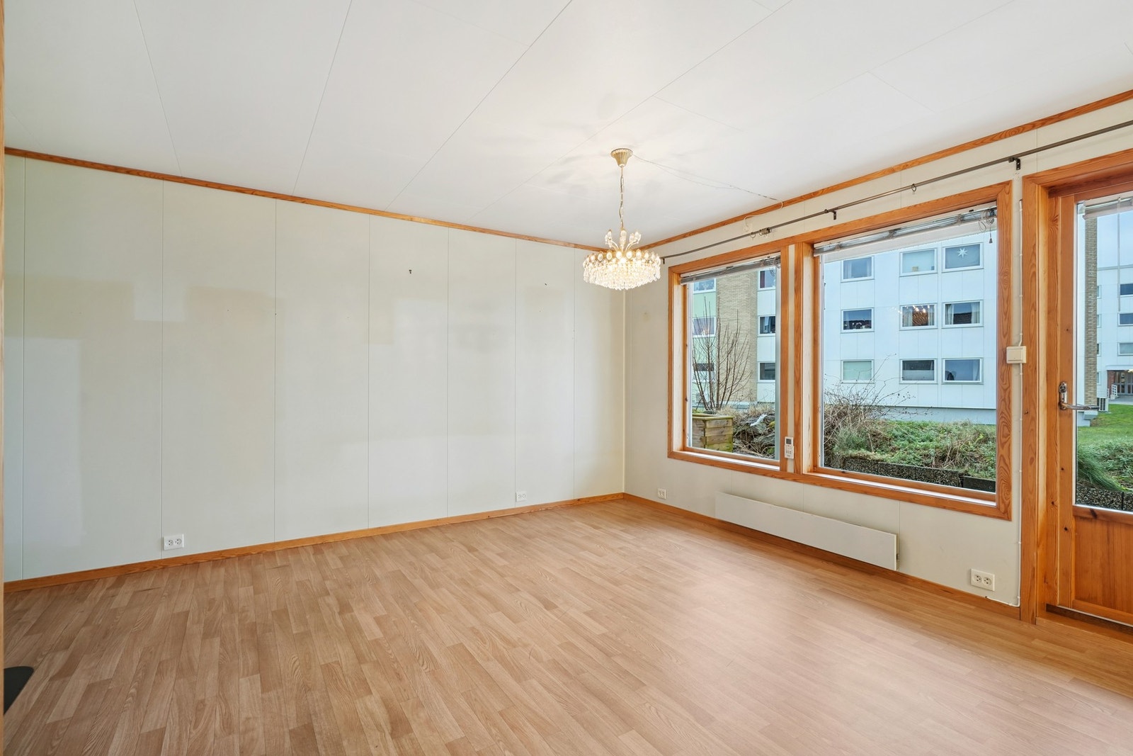 Vindusflatene vender mot vest og slipper inn godt med naturlig lys på ettermiddagen. Galleribilde