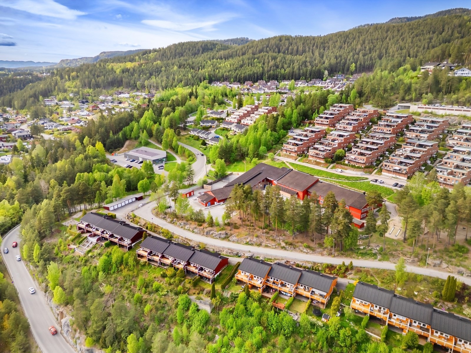 Området er veldig barnevennlig med mange barnefamilier og lekeplass i nærmiljøet. Galleribilde