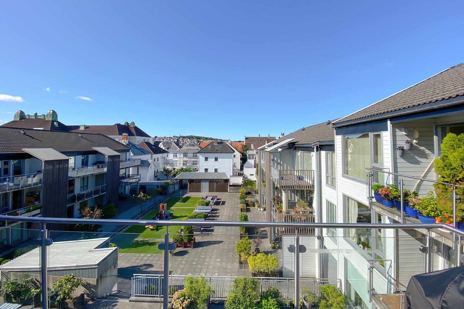 Luftig og flott utsikt - bildet er tatt om sommeren Galleribilde