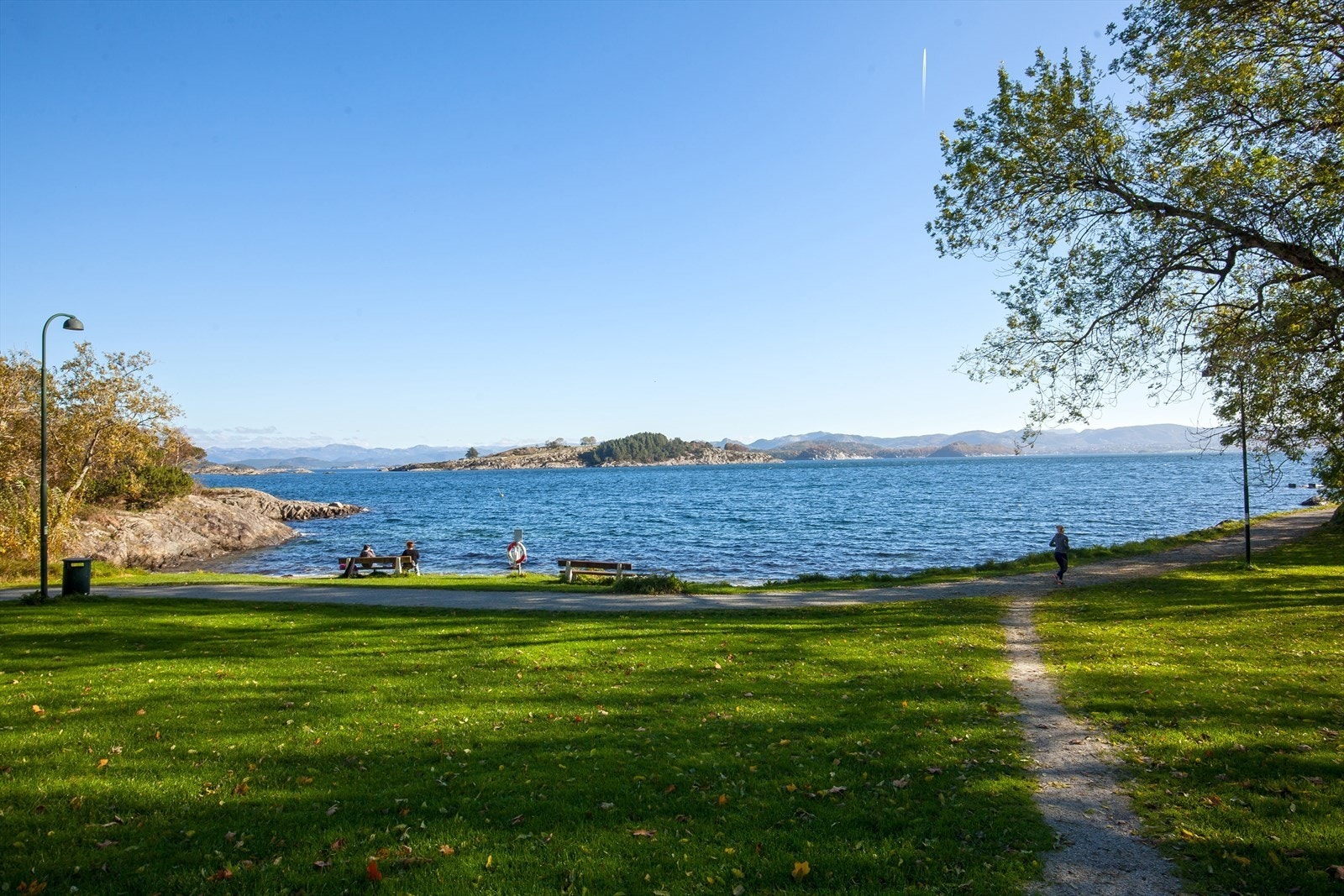 Godalen byr på flotte turstier, strender og solplasser. Galleribilde