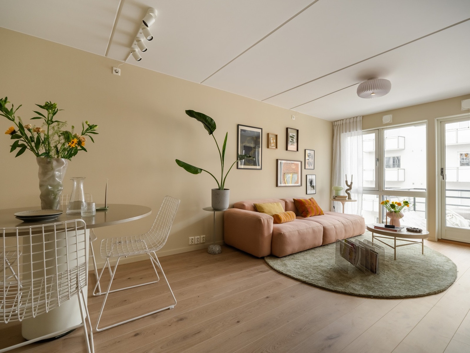 Leiligheten er lys og luftig, og er beliggende i byggets 4. etasje. Galleribilde