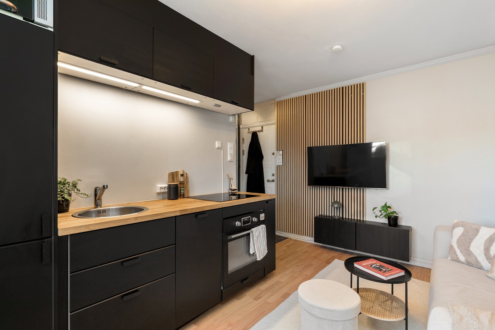 Legg merke til den lekre benkeplaten i eik! Galleribilde