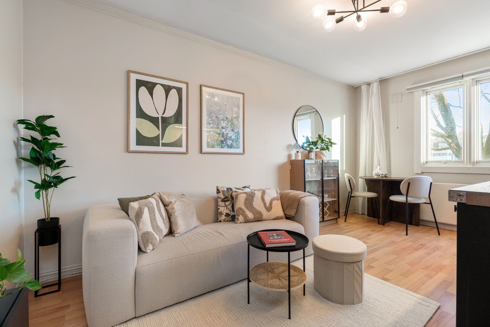 Velkommen til denne stilrene og arealeffektive 1-roms leiligheten i Teisenveien 43!
Foto: Hanne Bruland Galleribilde