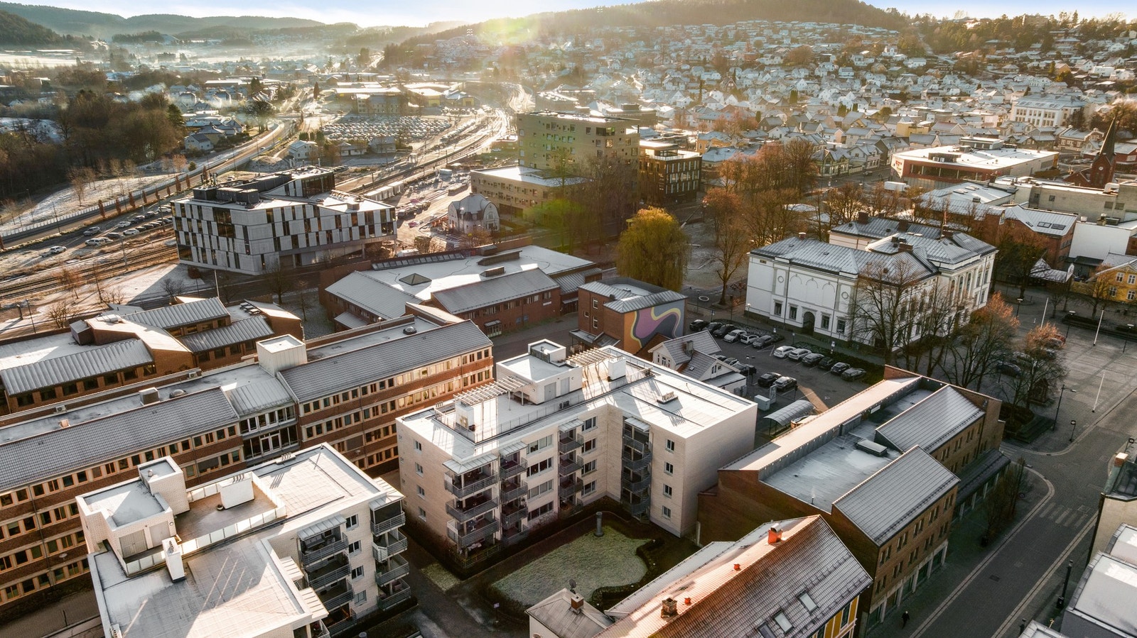 Svært sentral beliggenhet med bibliotek, Charlie kino og rådhuset som nærmeste naboer Galleribilde