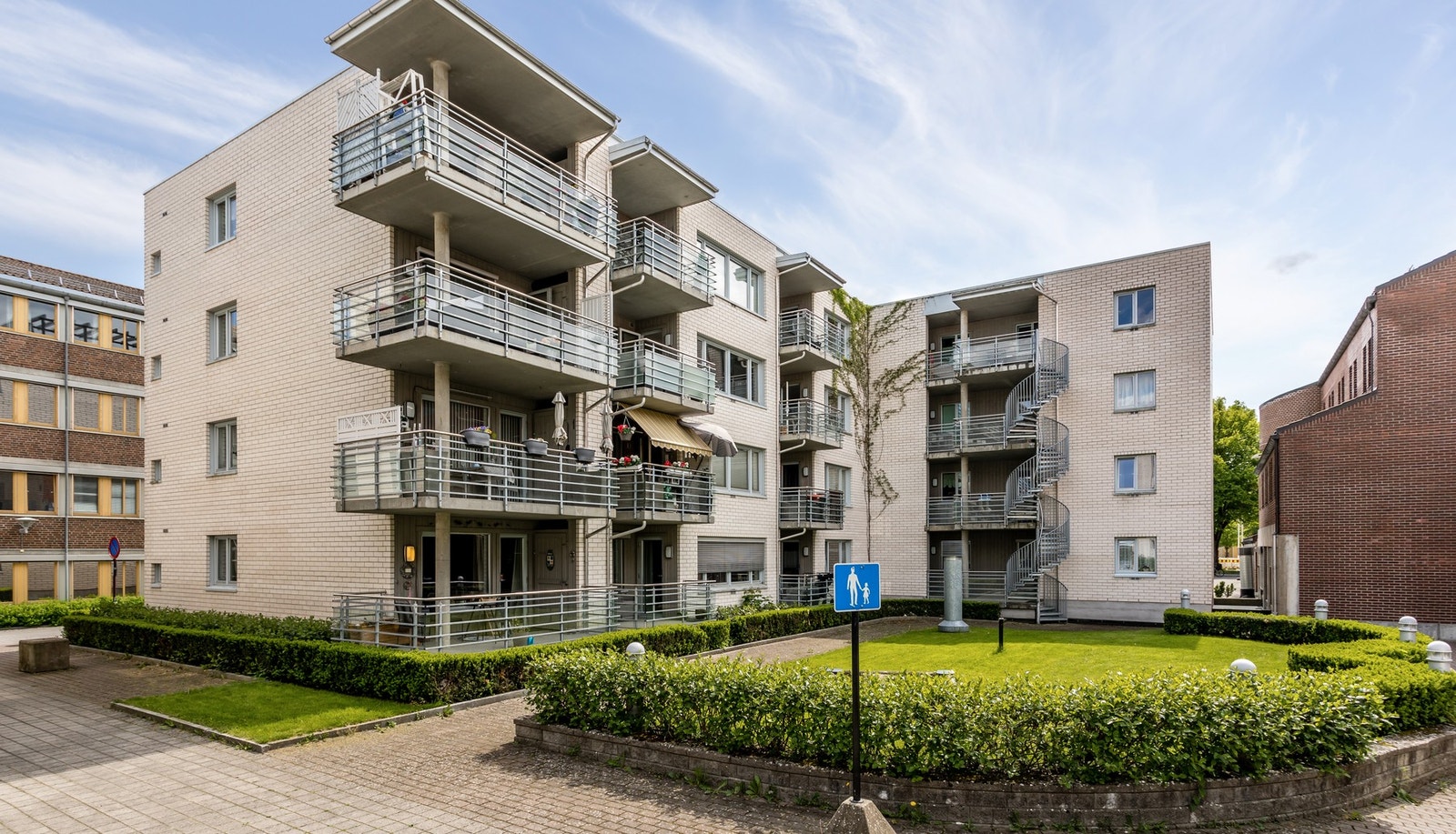 PrivatMegleren v/Stefan Mladenovic har gleden av å presentere Rådhusgata 8 - En sentrumsnær 2-roms leilighet med garasjeplass, el-bil lader og heis. Foto: Tor Helge Thorsen/THT Foto Galleribilde