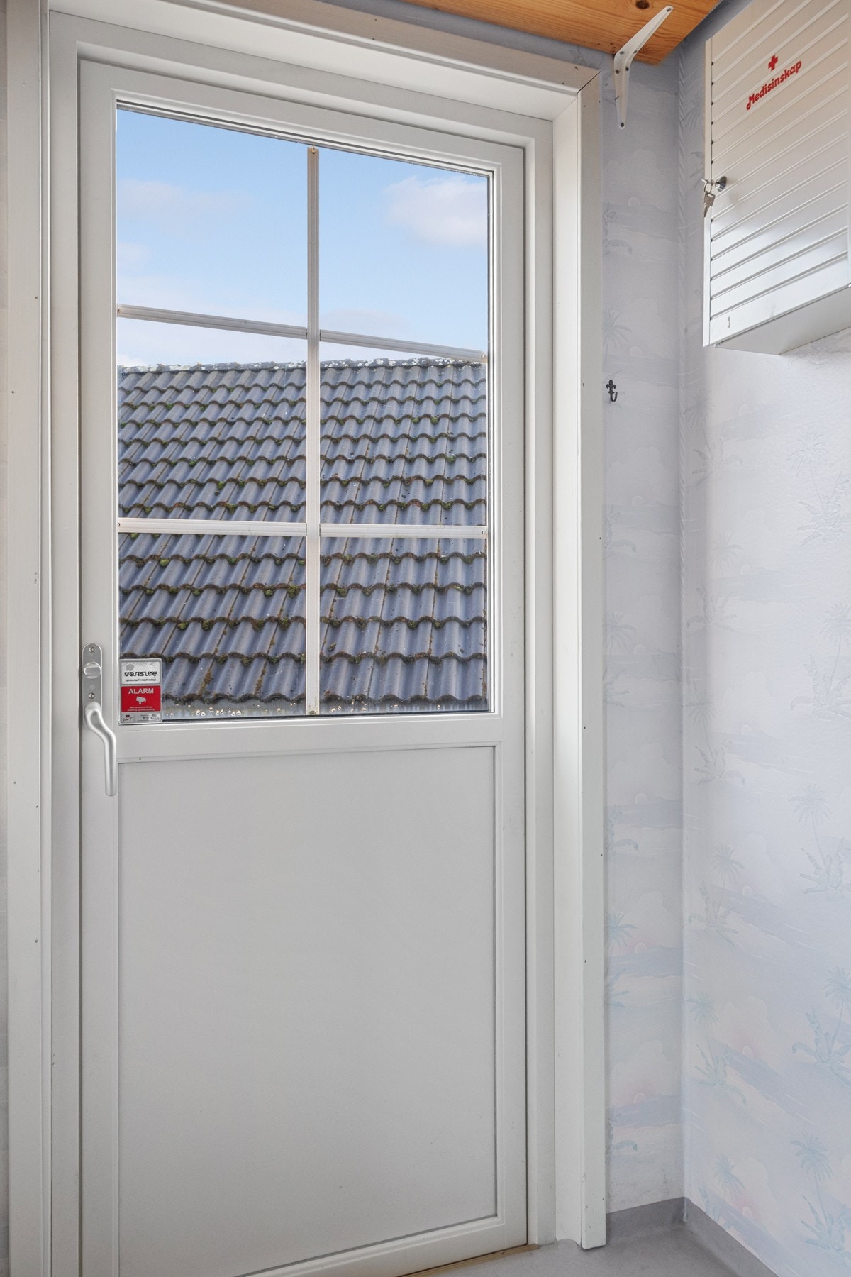 På vaskerommet er det egen praktisk utgang til eiendommen. Galleribilde