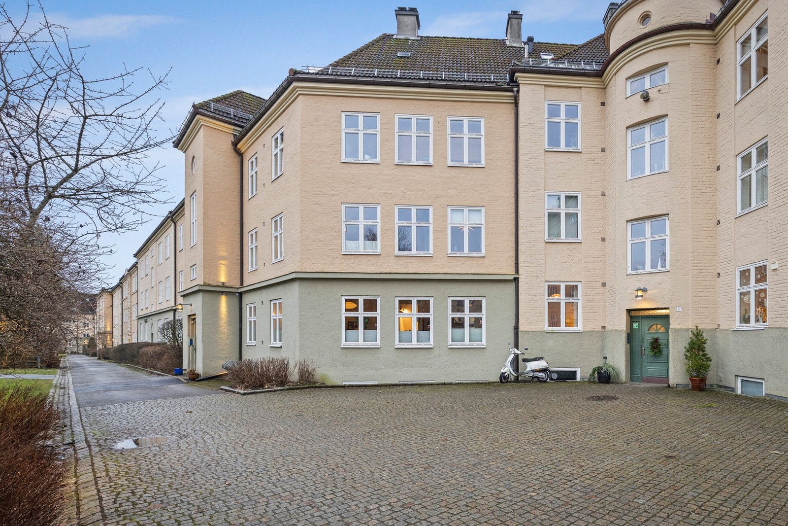 Leiligheten har en skjermet og meget sentral beliggenhet. Galleribilde