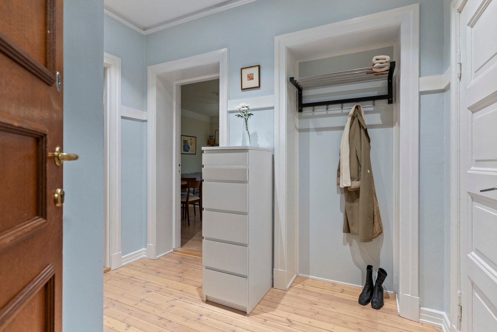 Inngangspartiet er et hyggelig første møte med boligen. Galleribilde