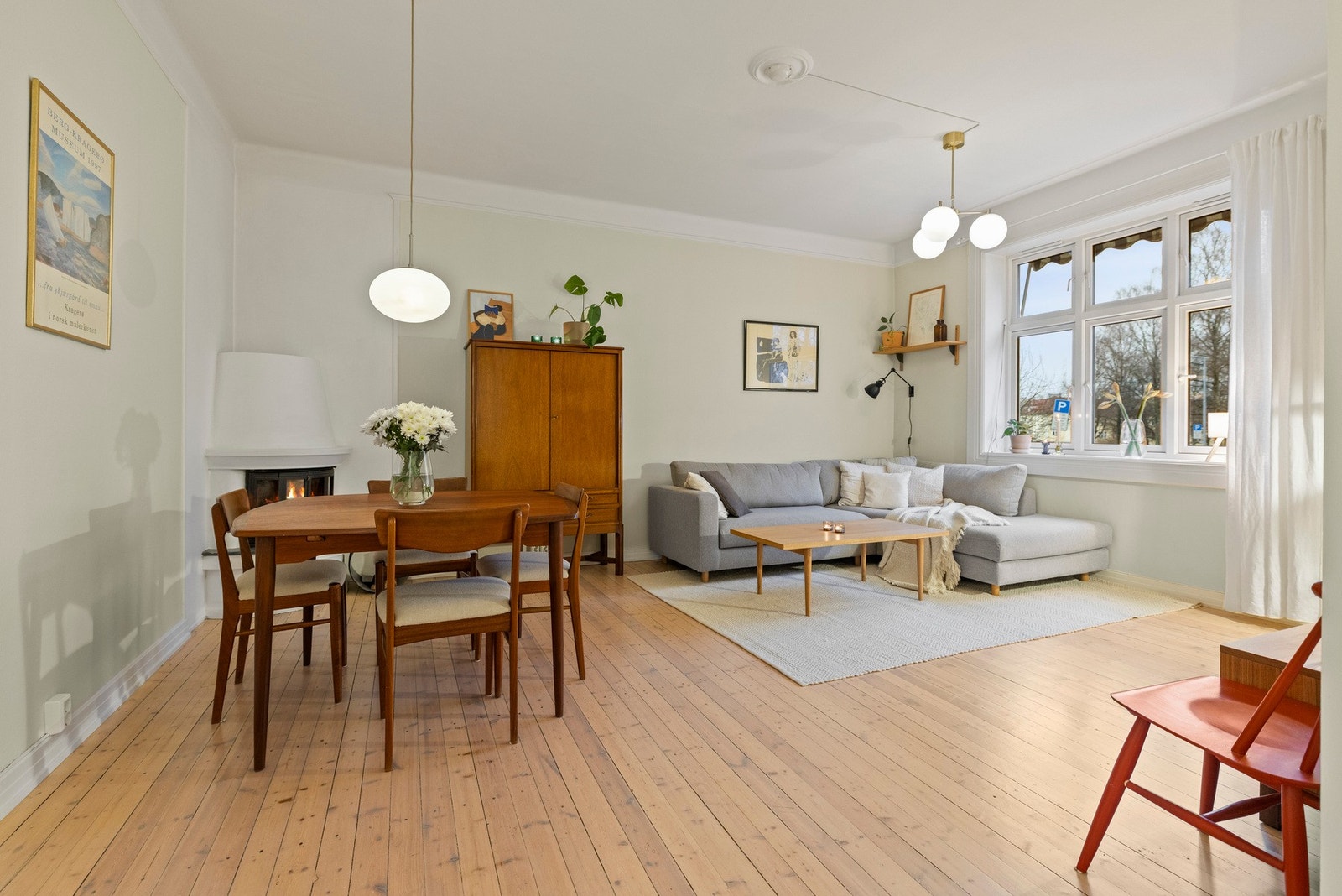 Originale tregulv gir en lun og komfortabel atmosfære. Galleribilde