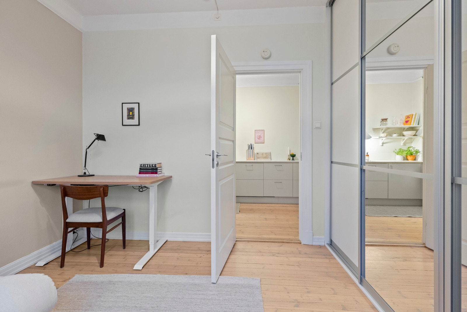 Om ønskelig er det plass til å innrede med en kontorplass på det ene soverommet. Galleribilde