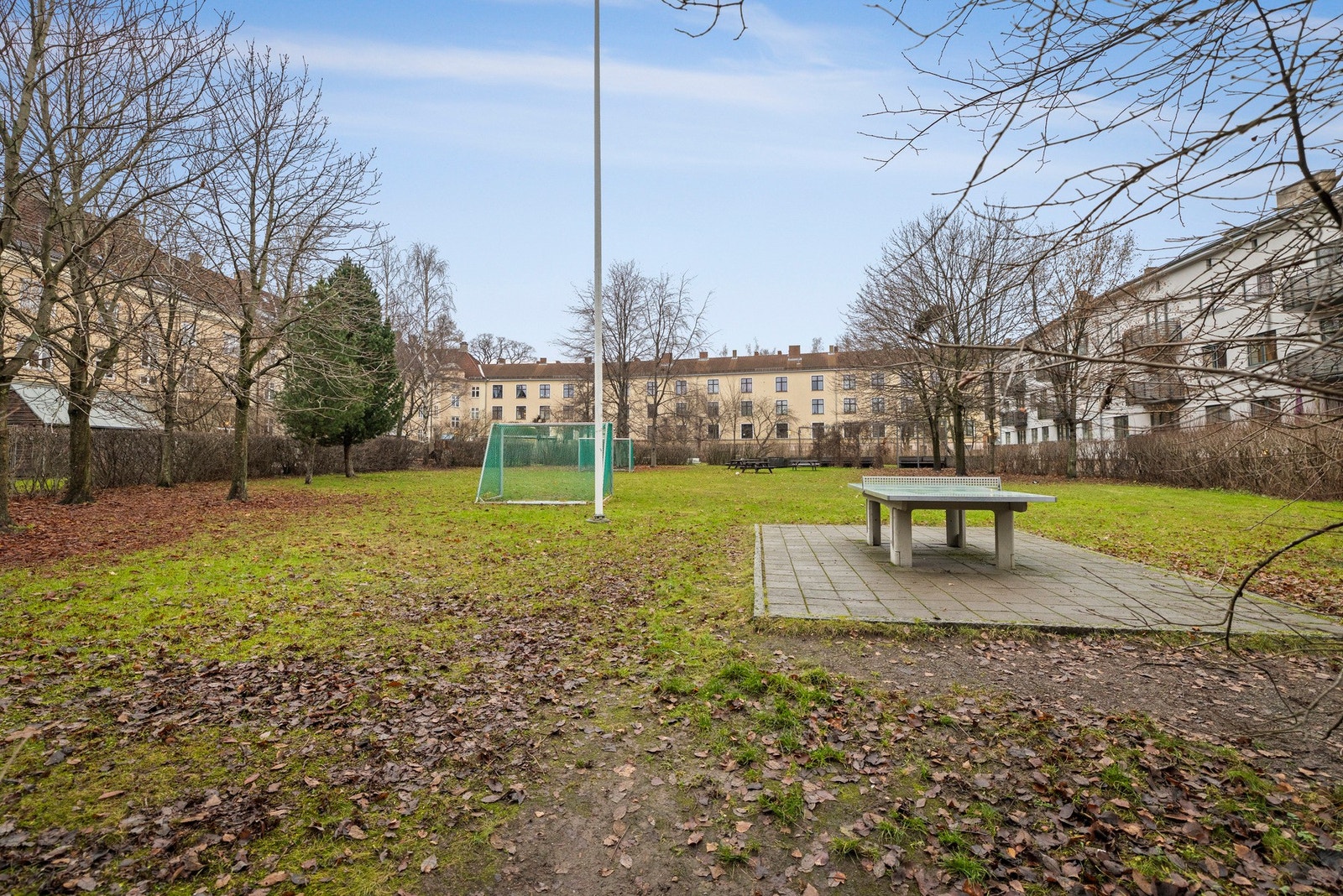 Borettslaget har et skjermet og pent opparbeidet gårdsrom. Galleribilde