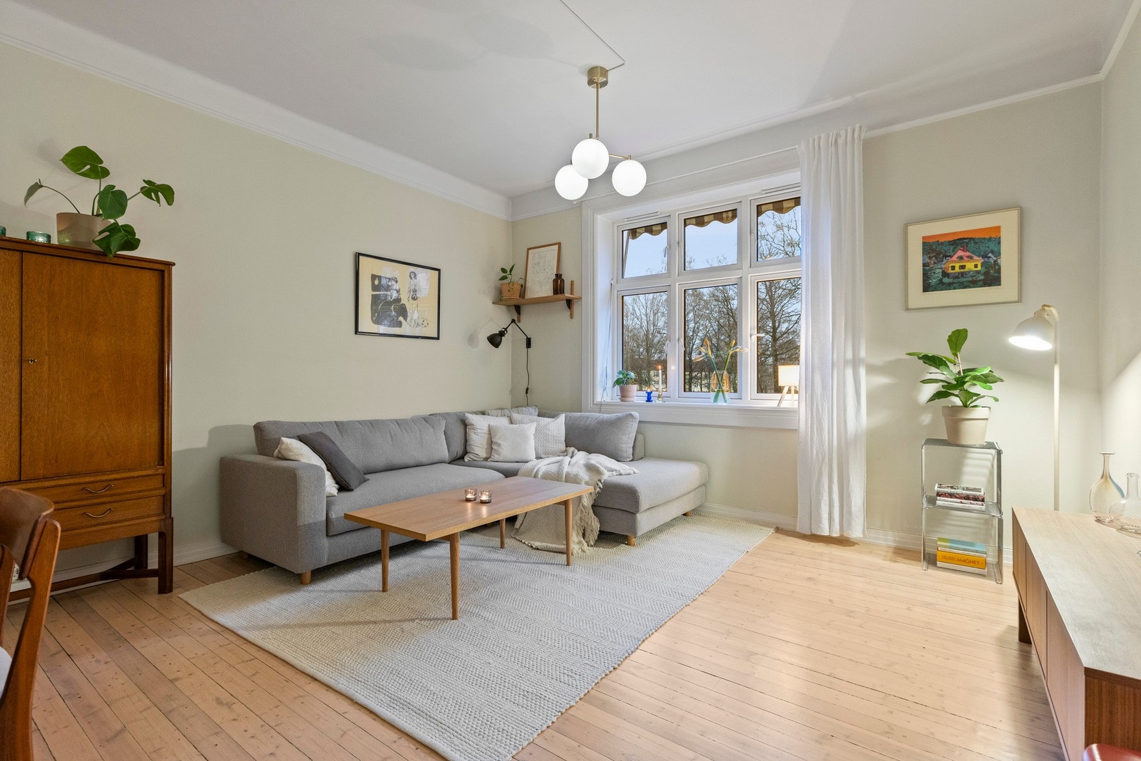 Stuen kan innredes med ulike soner for både egentid og sosialt samvær. Galleribilde