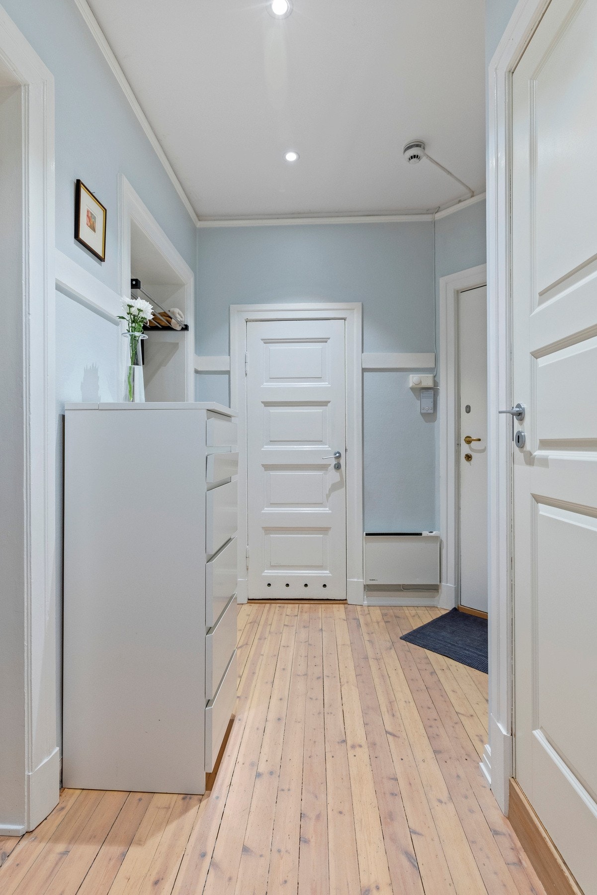 Entréen er åpen og lys. Galleribilde