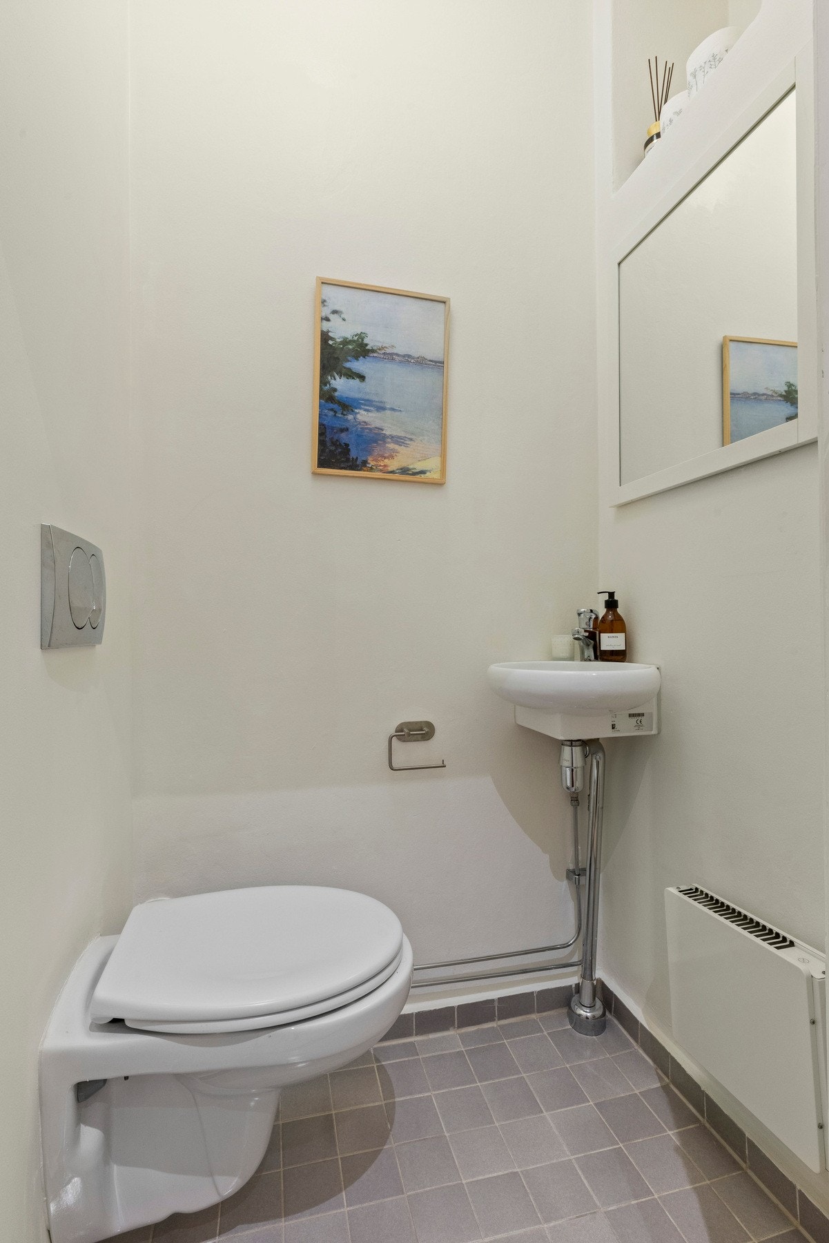 Boligen har bad og separat toalettrom. Galleribilde