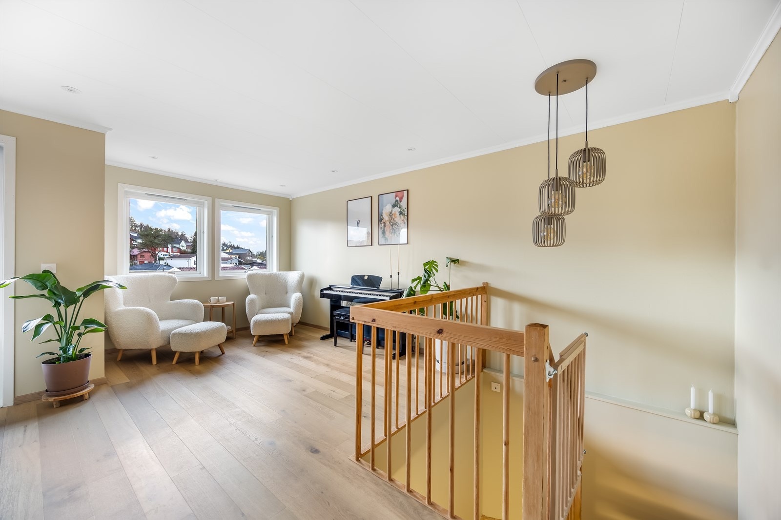 Fra stua er det trapp ned til boligens u.etg Galleribilde