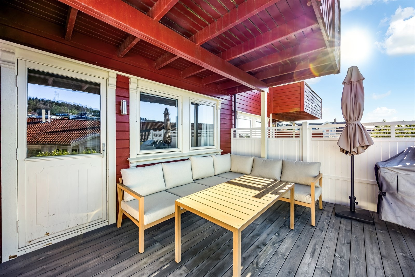 Terrasse delvis overbygget Galleribilde