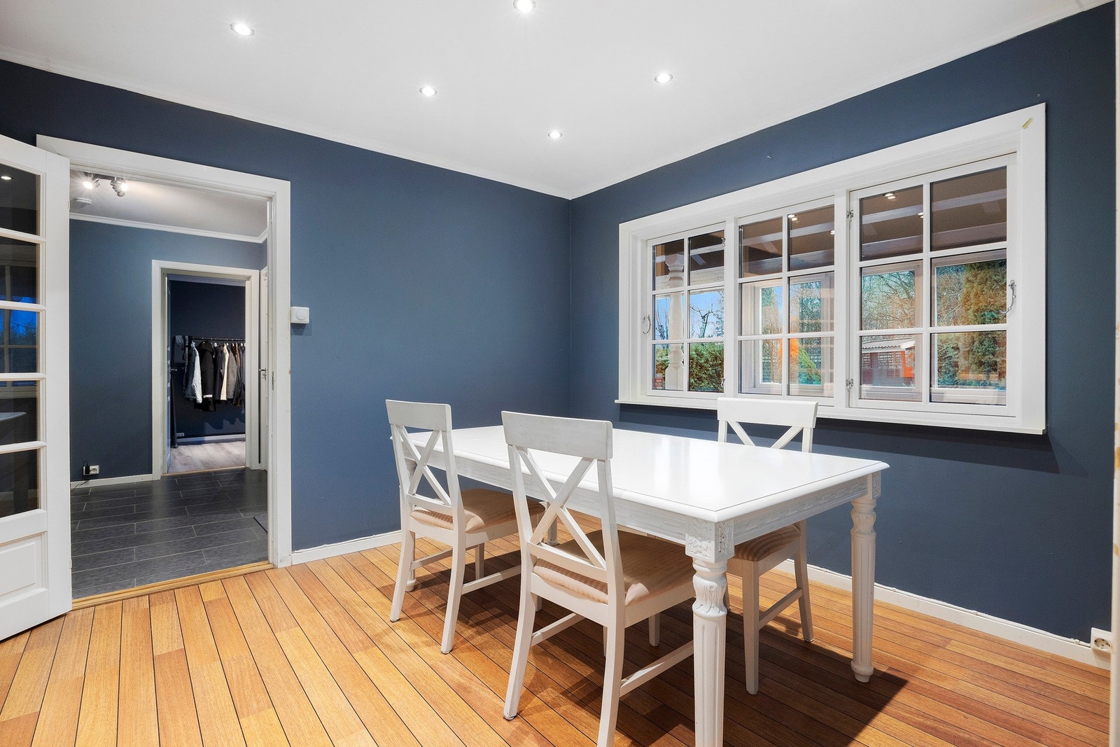 Her er det hyggelig å invitere venner og familie på gode måltider! Galleribilde