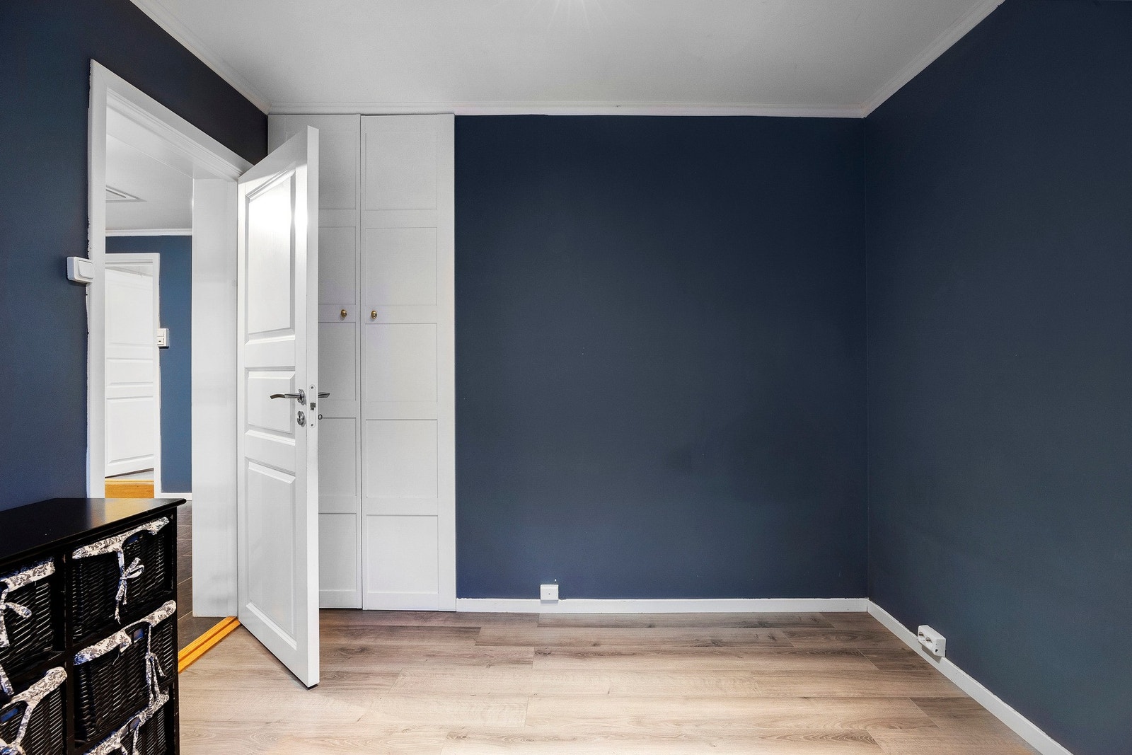 Boligens andre soverom passer ypperlig som barnerom, gjesterom eller kontor Galleribilde